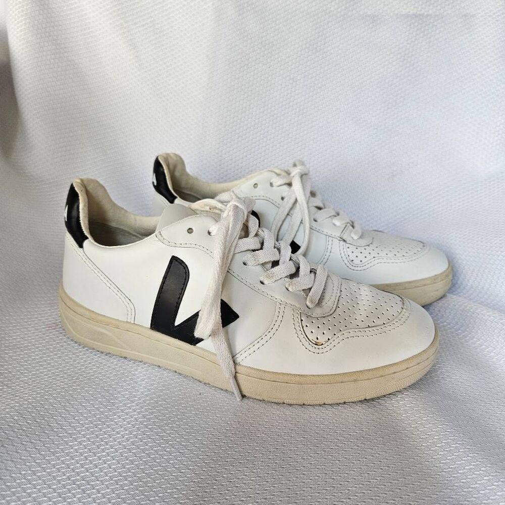 Veja V-10 Black and White Sneakers Size EU 36 US 5